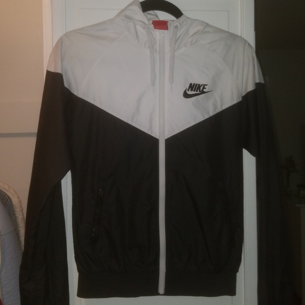 Nike black and white windbreaker